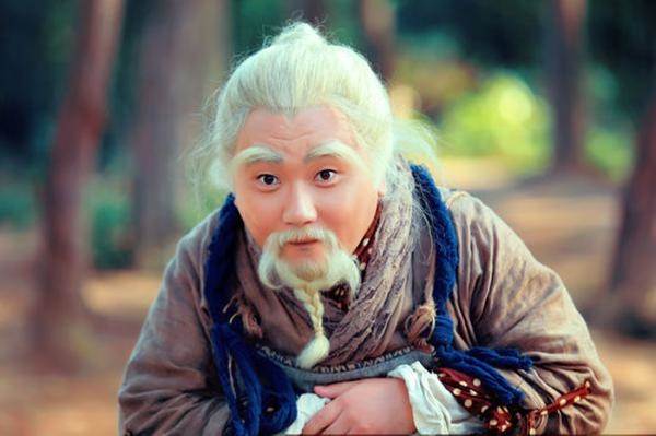 Cao tăng hiện thân là lão ăn mày điểm hóa chàng trai trẻ. 